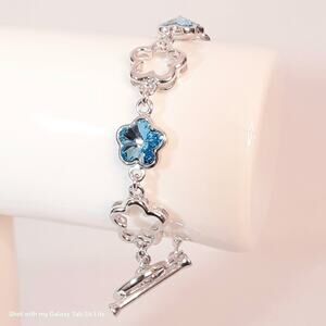 💎Dainty Flower Bracelet Silver Tone Chains And Aqua Blue Rhinestone Toggle Clasp
